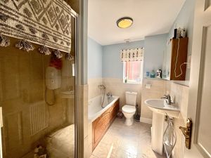 Family Bathroom- click for photo gallery